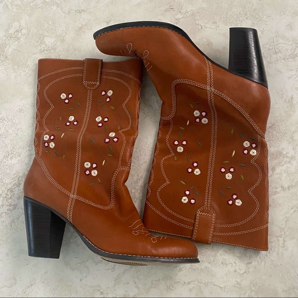 COWGIRL BOOTS